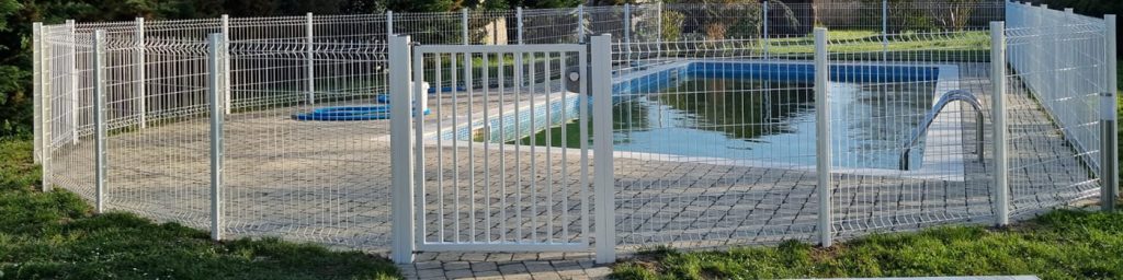 Installation de clôture piscine aux normes européennes