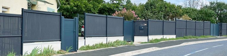Installation de clôture rigide, occultations et portillons