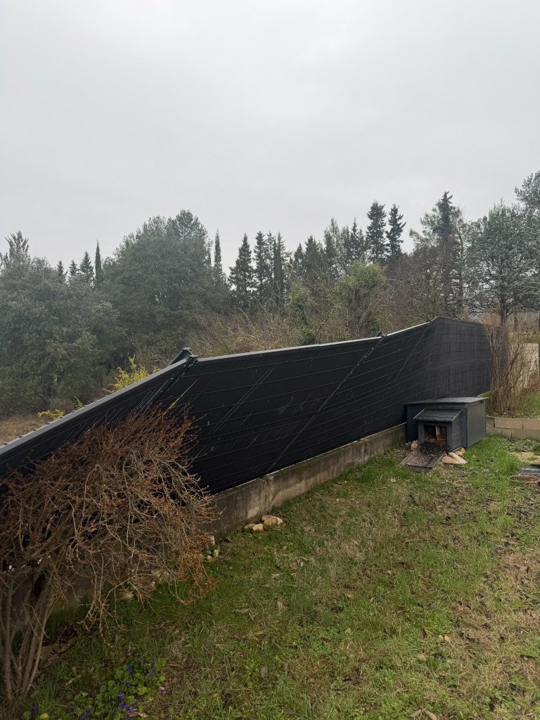 clôture rigide résistante au vent installée à Montpellier